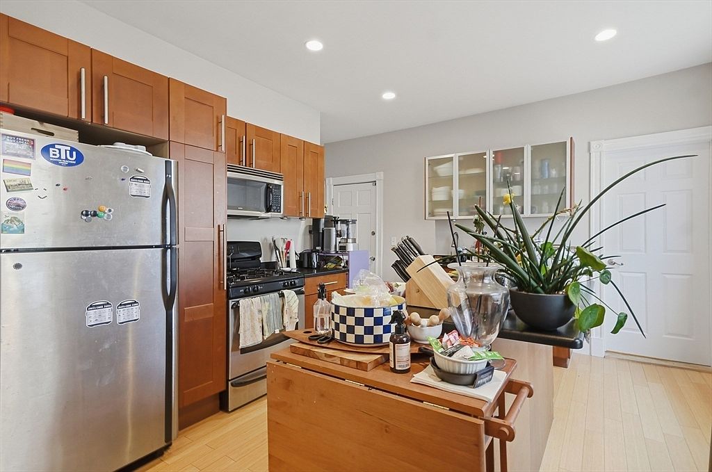 26 Chestnut Ave, 1, photo 1 of 14